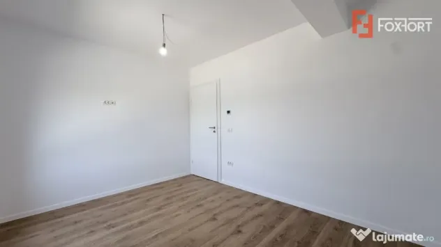 Comision % Duplex de vanzare 5 camere, cu toate utilitatile - Mosnita Noua (Timis)