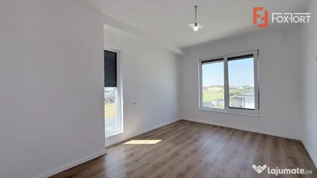 Comision % Duplex de vanzare 5 camere, cu toate utilitatile - Mosnita Noua (Timis)