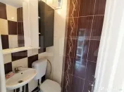 Casa cu 4 camere si curte cu 2 locuri de parcare, zona Iris 
