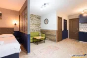 Apartament cu trei unitati locative, baie si bucatarie fieca