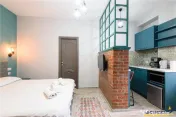 Apartament cu trei unitati locative, baie si bucatarie fieca