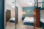 Apartament cu trei unitati locative, baie si bucatarie fieca