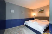 Apartament cu trei unitati locative, baie si bucatarie fieca
