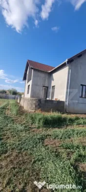 Casa cu etaj 5 camere 