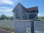 Casa cu etaj 5 camere 