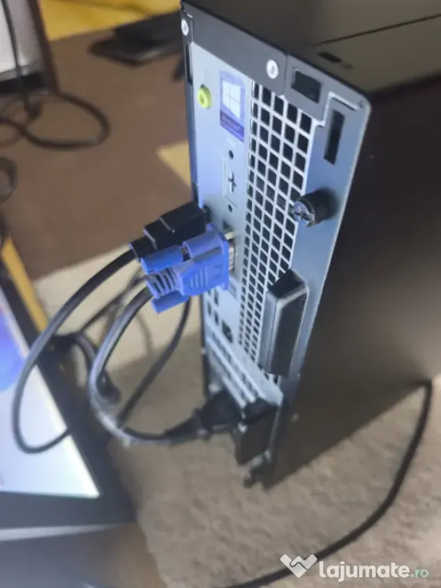 PC Desktop cu 2 monitoare