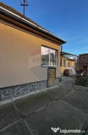 Casă pe un nivel aproape de centrul orașului