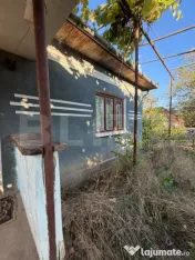 Casă de vânzare cu teren-ideală pentru o familie într-o 