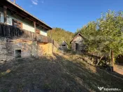 Casă de vânzare cu priveliște frumoasă și teren 