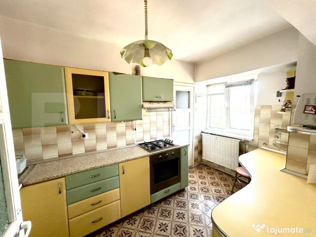 Apartament 3 camere, 80 mp, 2 balcoane, zona Centrala - Alba Iulia (Alba)