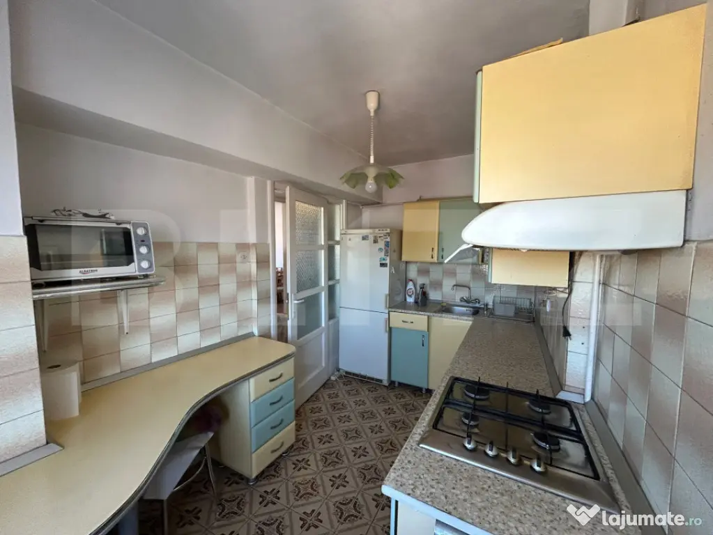 Apartament spațios de 3 camere, 80 mp, 2 balcoane – Zonă - Alba Iulia (Alba)