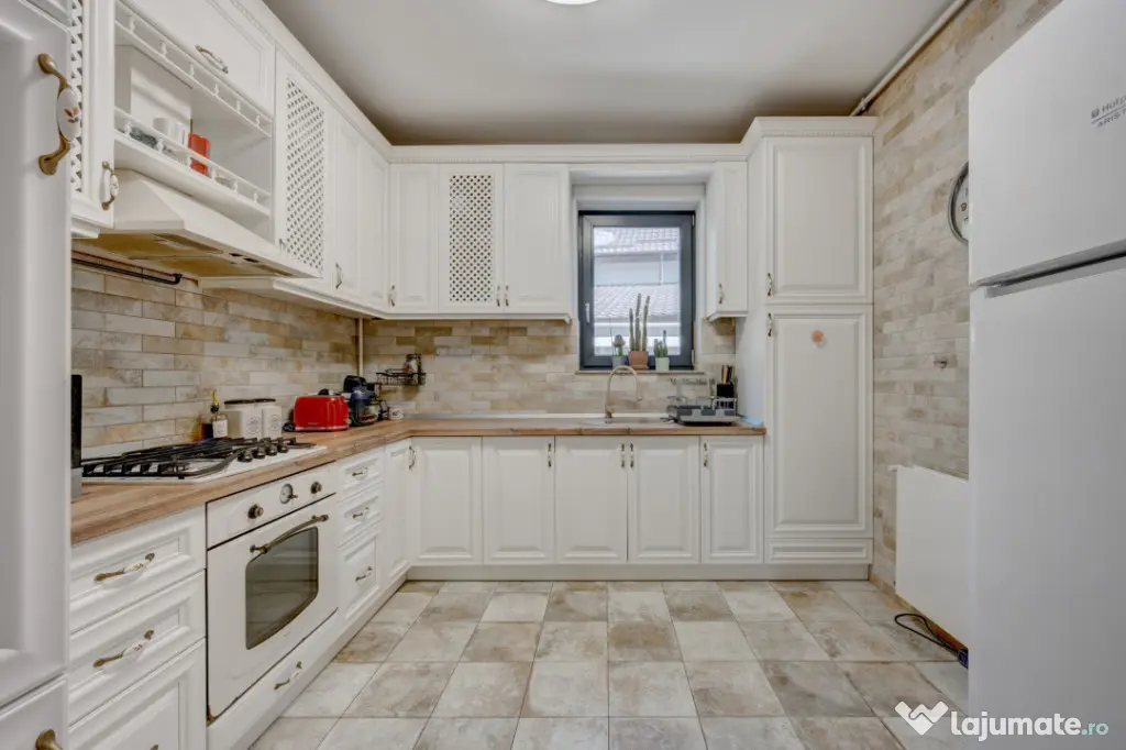 Parter de vilă, 4 camere, 2 băi și grădină 245mp, Parcu - Mogosoaia (Bucuresti-Ilfov)