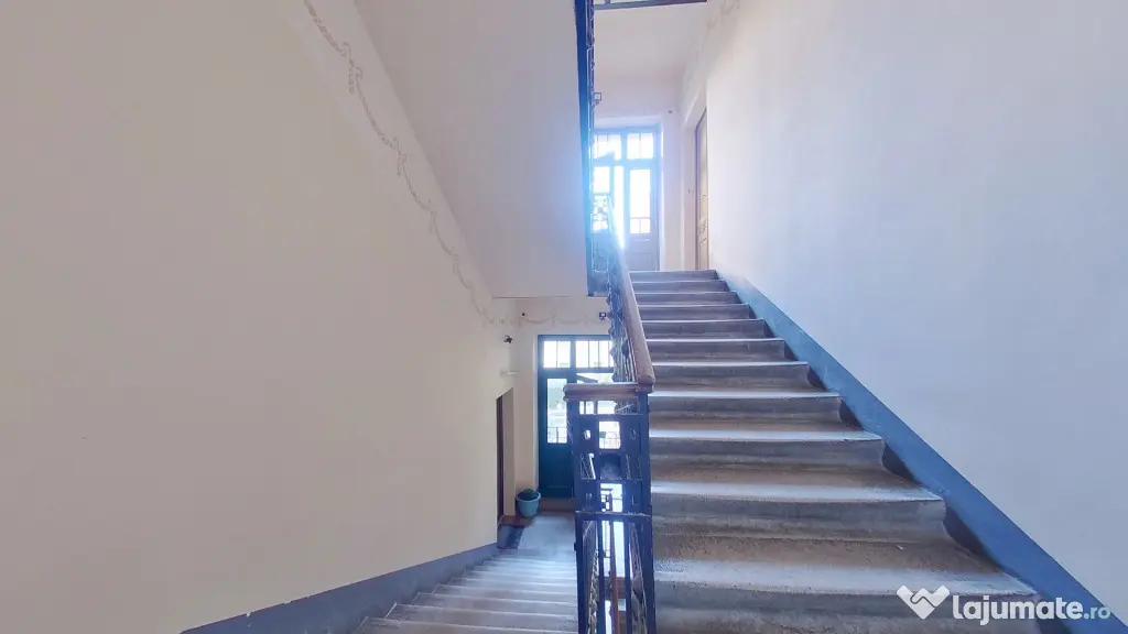 Apartament modern cu 3 camere într-o clădire istorică, la - Arad (Arad)