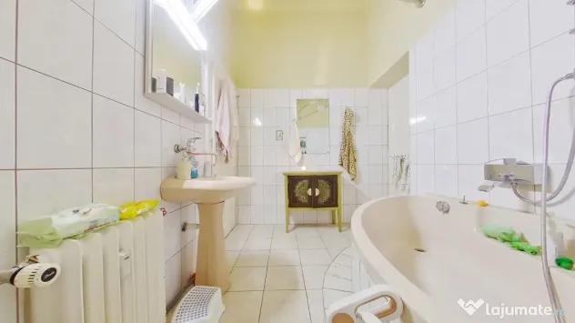 Apartament modern cu 3 camere într-o clădire istorică, la - Arad (Arad)