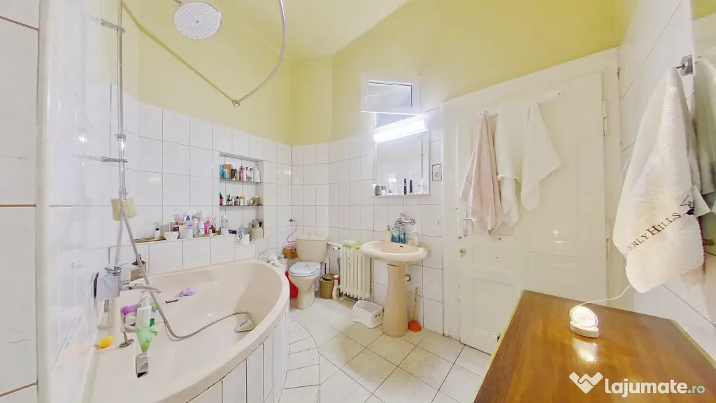 Apartament modern cu 3 camere într-o clădire istorică, la - Arad (Arad)