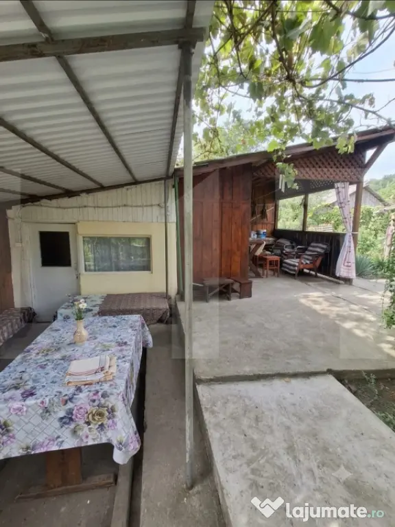 Casă cu 4 camere și teren de 1200 mp - Botosani (Botosani)