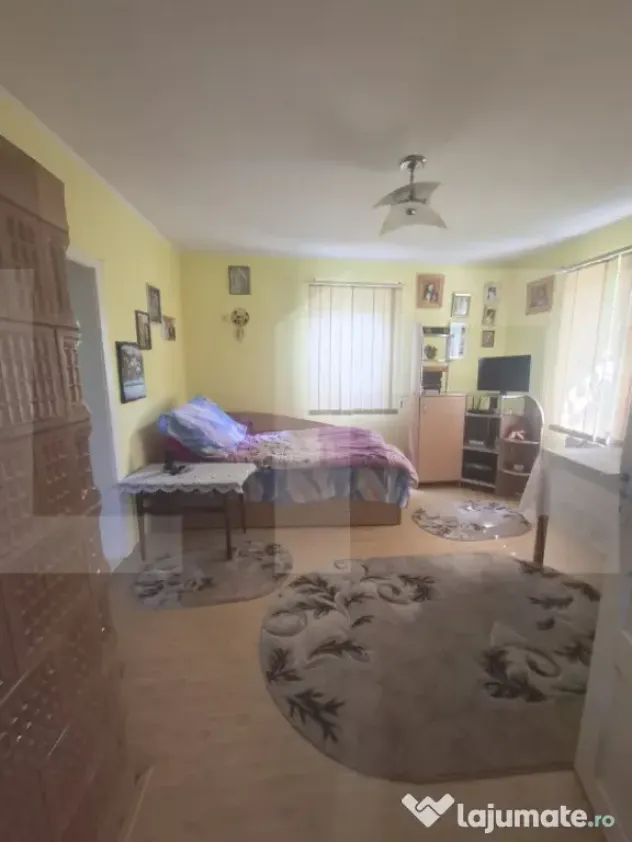 Casă cu 4 camere și teren de 1200 mp - Botosani (Botosani)