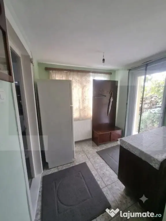 Casă cu 4 camere și teren de 1200 mp - Botosani (Botosani)