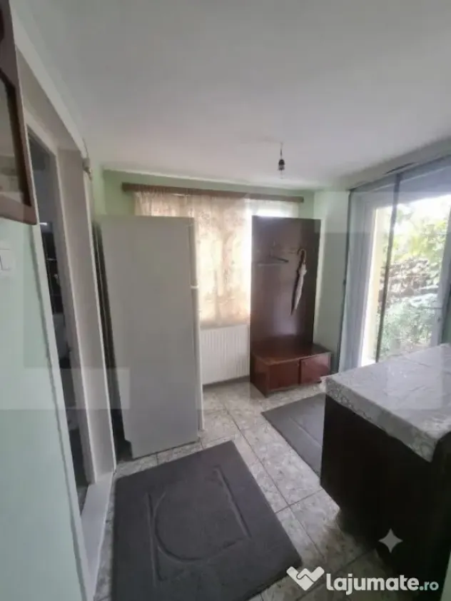 Casă cu 4 camere și teren de 1200 mp - Botosani (Botosani)