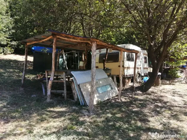 Vând pădure 36 ari cu poieniță în mijlocul ei de 5 ari