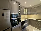 Apartament 3 camere, lux, parcare privată, încălzire în 