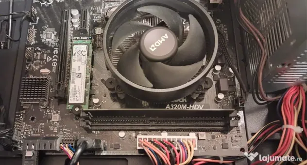 Sistem PC complet AMD Ryzen 3 2200G