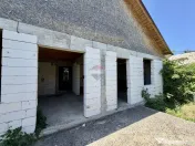Casă la rosu si teren in Tifesti 