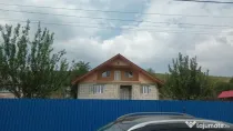 Casa la rosu Dragomanesti