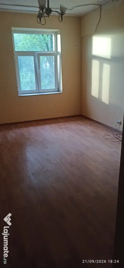 Vând apartament 2 camere central