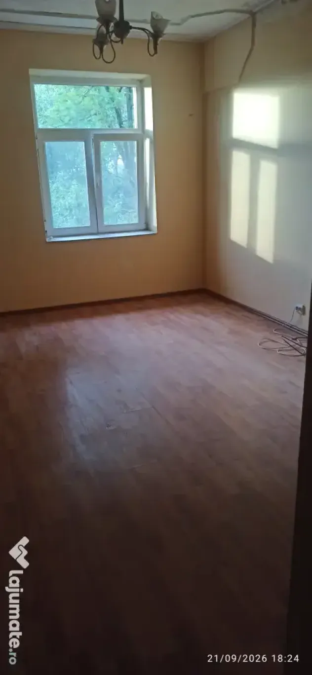 Vând apartament 2 camere central