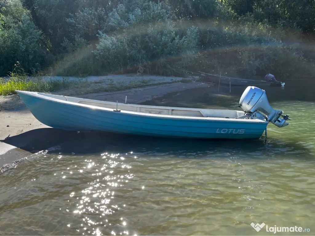 Barcă Lotus (tip laguna) motor Honda