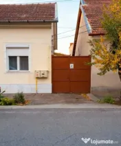 Casa individuala cu 4 camere, garaj si teren de 694 mp, zona 