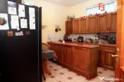 Casa individuala cu 4 camere, garaj si teren de 694 mp, zona 