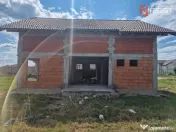 Casa individuala cu 6 camere in constructie in Izvin 