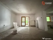 Spatiu comercial cu 5 incaperi, vad excelent, in zona Lipove