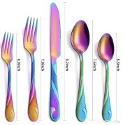 Set de tacâmuri din oțel inoxidabil pentru 8 persoane, design colorat. 