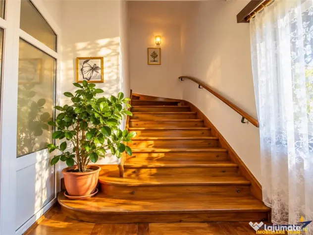 Resedinta distinctiva, pe domeniu de 2.200mp, cadru exclusiv - Brasov (Brasov)