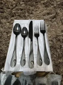 Set tacâmuri 60 piese oțel inoxidabil negru lucios pentru 12 – Negru