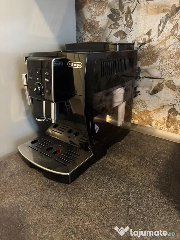 Espressor automat Delonghi Magnifica S, 15 bar, 1450 w, 1.8 l, spumare, negru