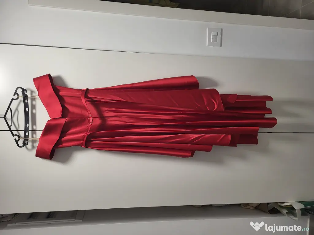 Rochie eleganta roșie