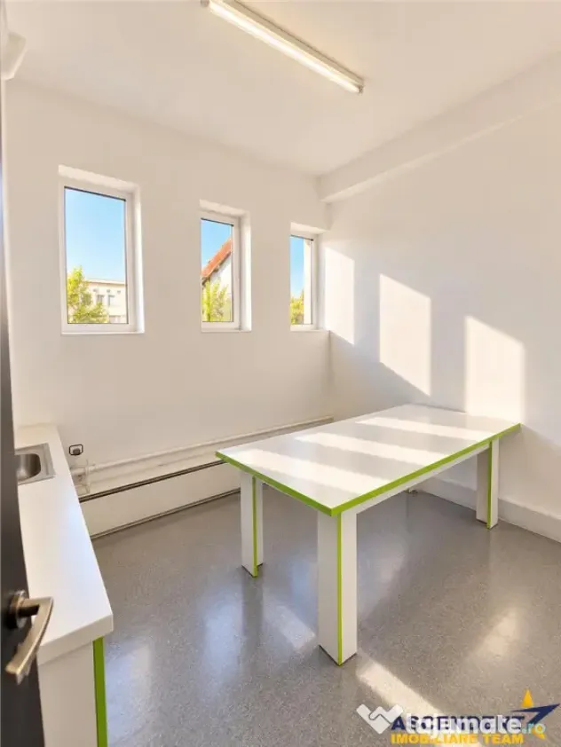 Spatiu birouri, cu 3 locuri parcare, Central, Brasov - Brasov (Brasov)
