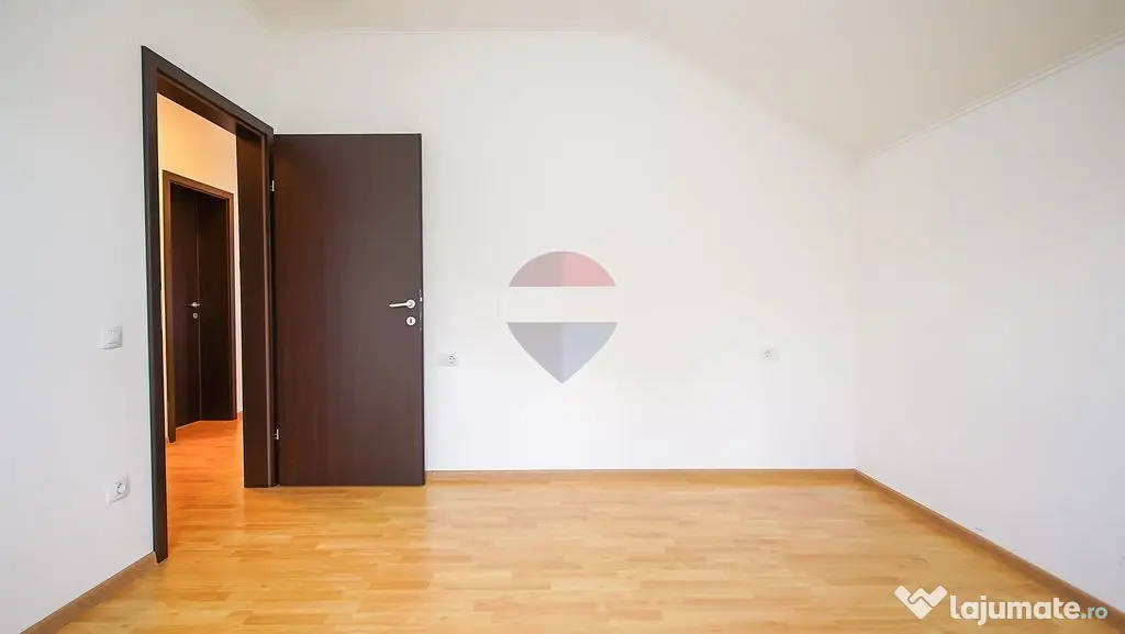 DE VANZARE | 3 CAMERE | CRISTIAN | 72 MP | LOC PARCARE | - Cristian (Brasov)