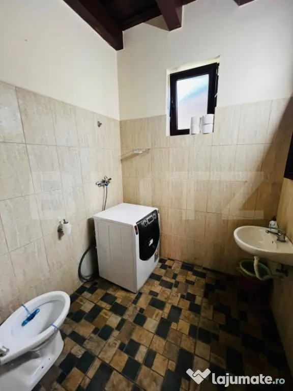 Casa de inchiriat pentru muncitori , 5 camere , 130 mp , 450 - Madaras (Mures)