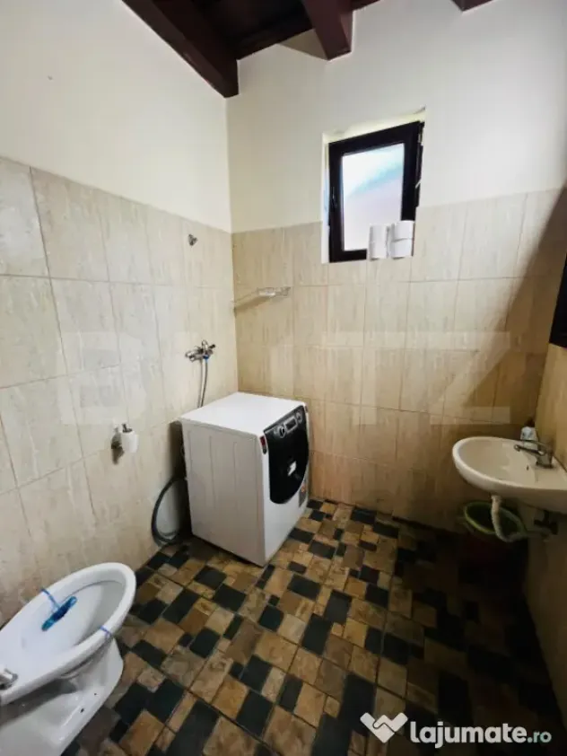 Casa de inchiriat pentru muncitori , 5 camere , 130 mp , 450 - Madaras (Mures)