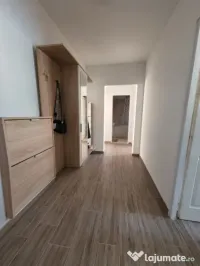 Apartament cu 2 camere, mobilat, balcon închis și spațiu 