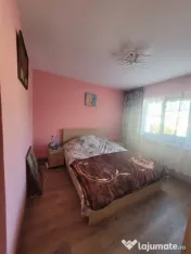 Apartament cu 2 camere, mobilat, balcon închis și spațiu 