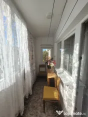 Apartament cu 2 camere, mobilat, balcon închis și spațiu 