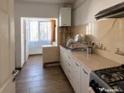 Apartament cu 2 camere, mobilat, balcon închis și spațiu 