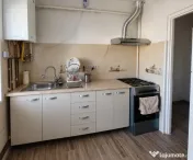 Apartament cu 2 camere, mobilat, balcon închis și spațiu 