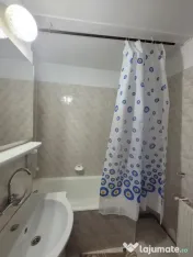 Apartament cu 2 camere, mobilat, balcon închis și spațiu 
